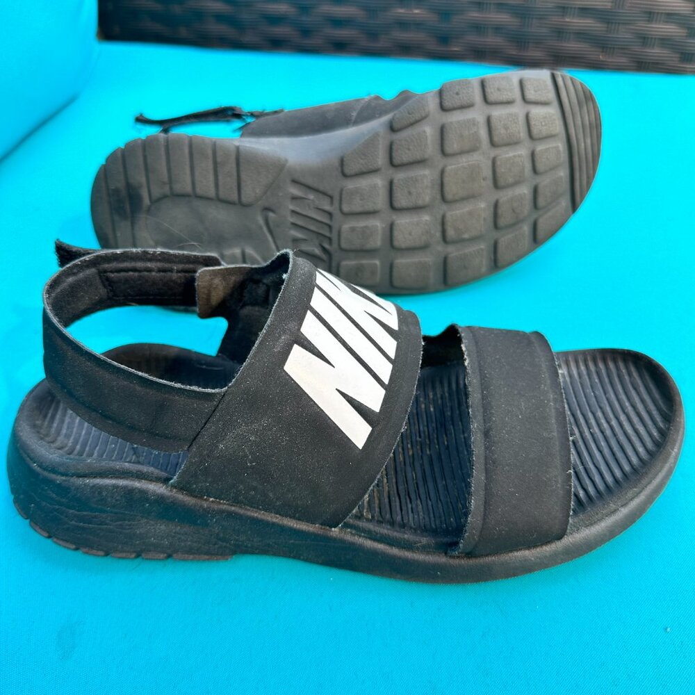 Women's black Nike strap sandals, size 7 - Picture 2 of 2